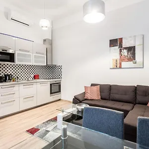 Quiet Nest In The Bustling Centre Of Apartamento Budapest